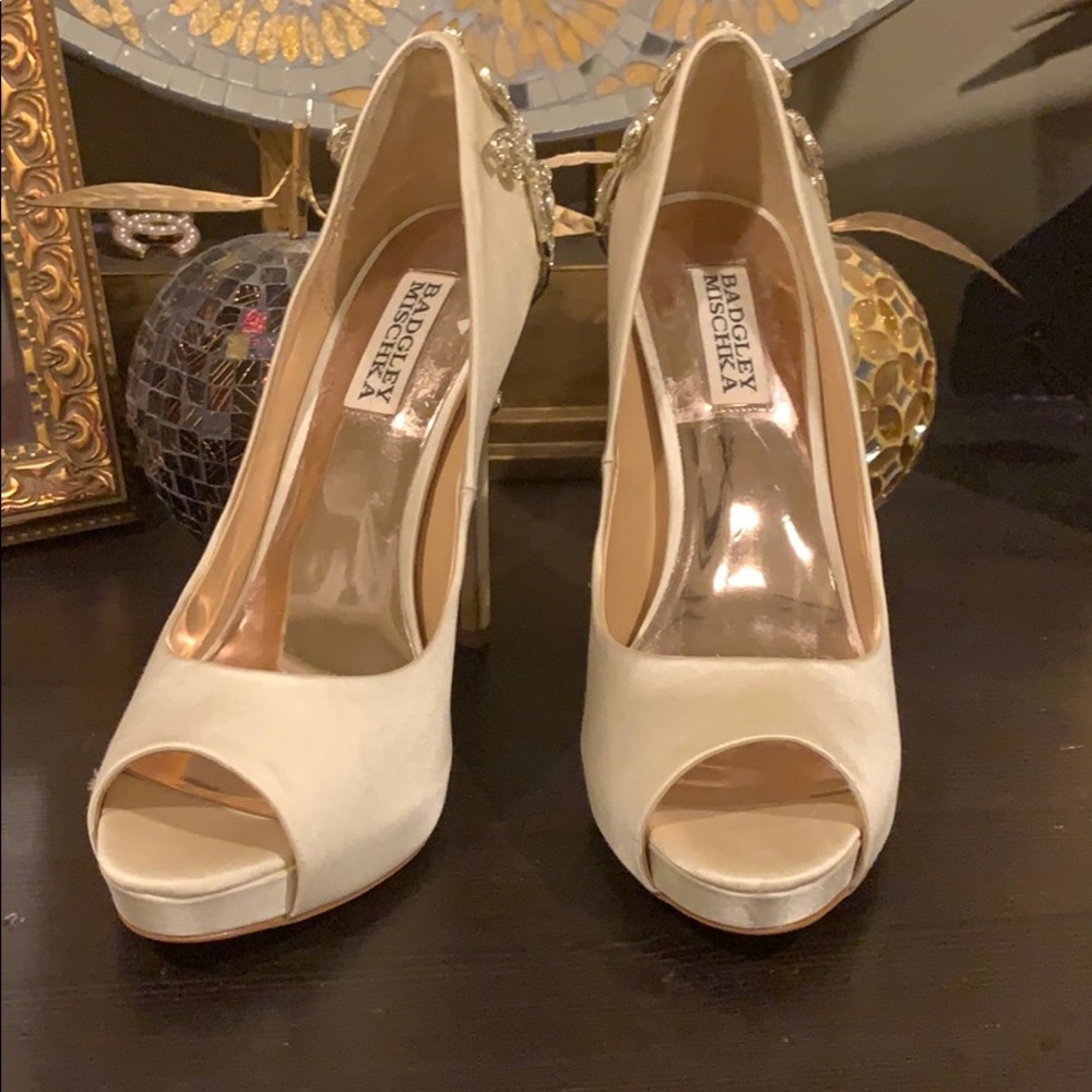 Badgley Mischka pumps size 7,5 - Picture 3 of 8